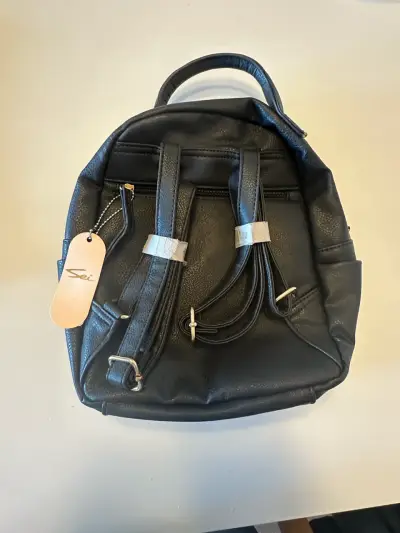 Mochila negra con detalles grises - miniatura 3