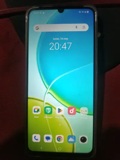 Smartphone Android con funda protectora - miniatura 1