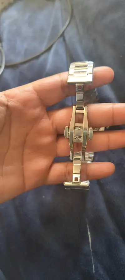 Reloj de pulsera metálico - miniatura 2