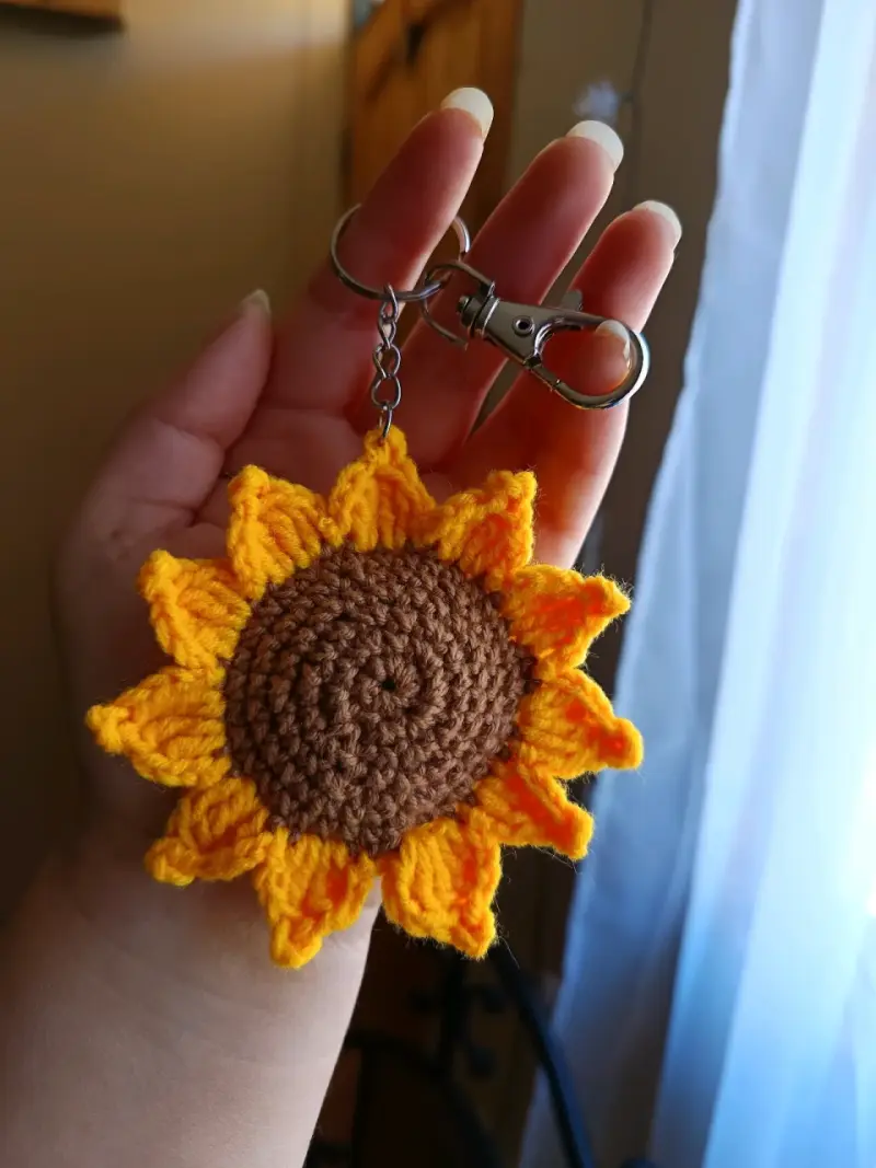 Llavero girasol tejido a crochet - 2