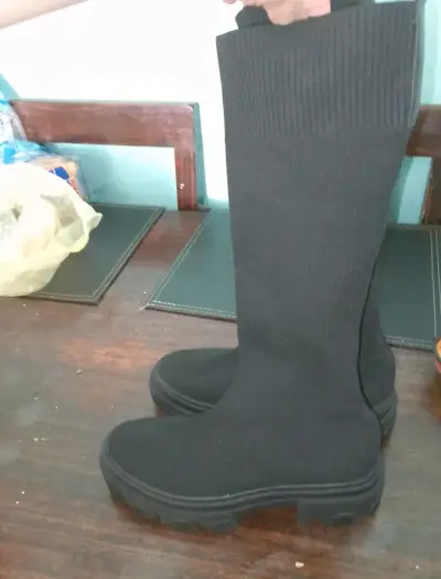 Botas altas negras - miniatura 1