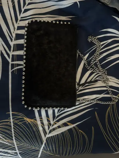 Cartera be negra con cadena - miniatura 1