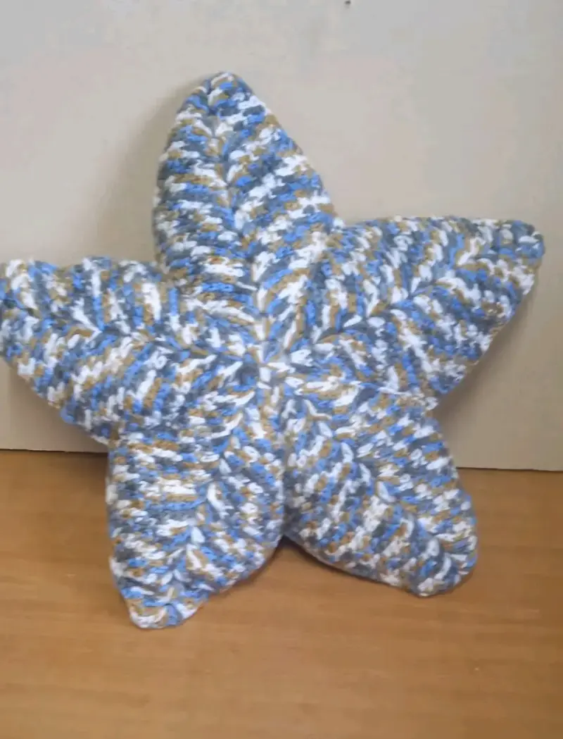 Cojín tejido en forma de flor - 2