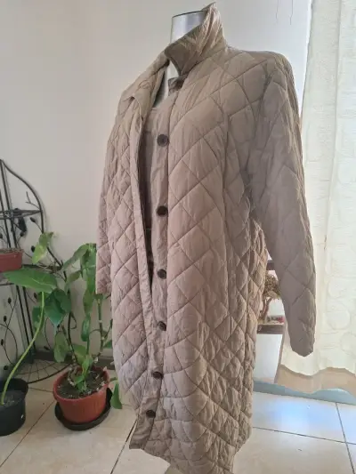 Abrigo acolchado beige mujer - miniatura 1