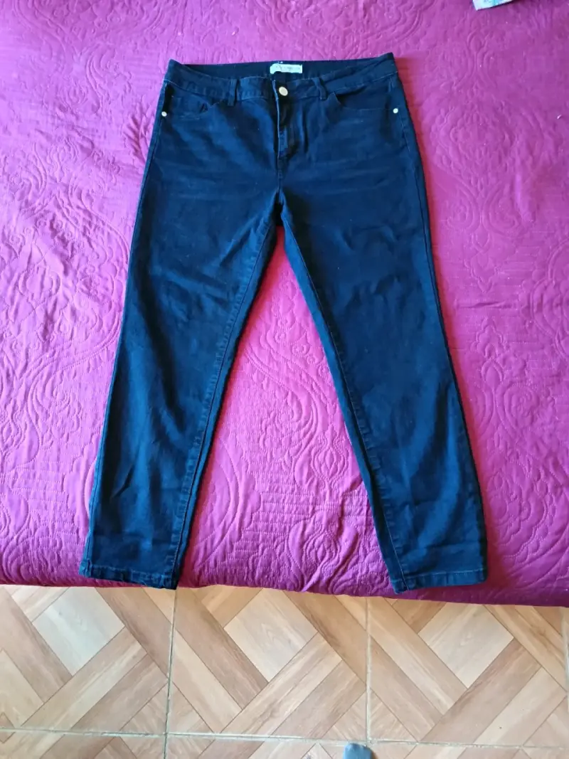 Pantalón de mezclilla negro