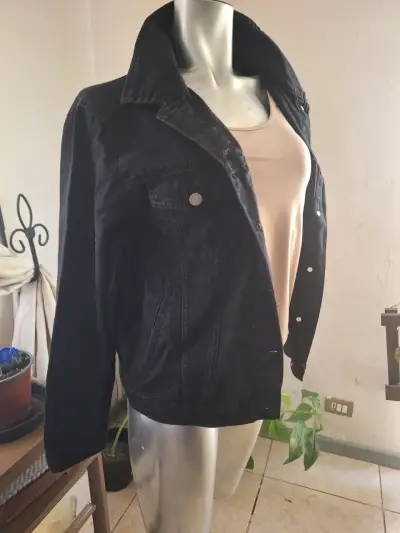 Chaqueta negra de mezclilla - miniatura 2