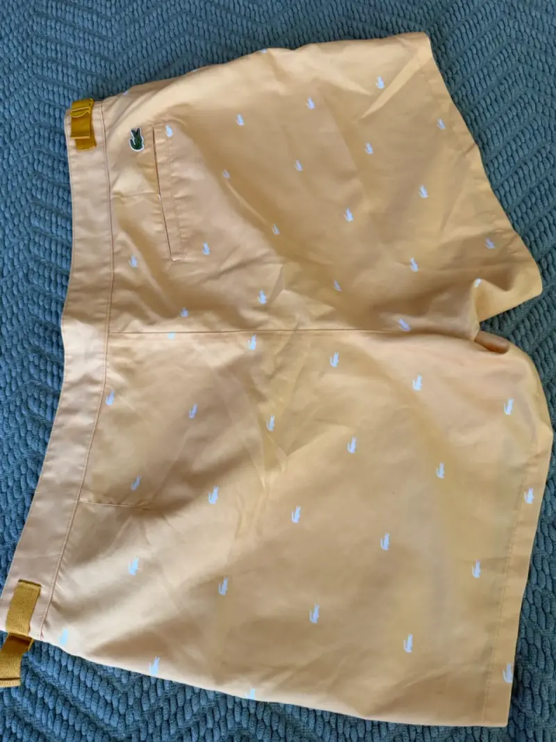 Shorts color mostaza con estampado - 3