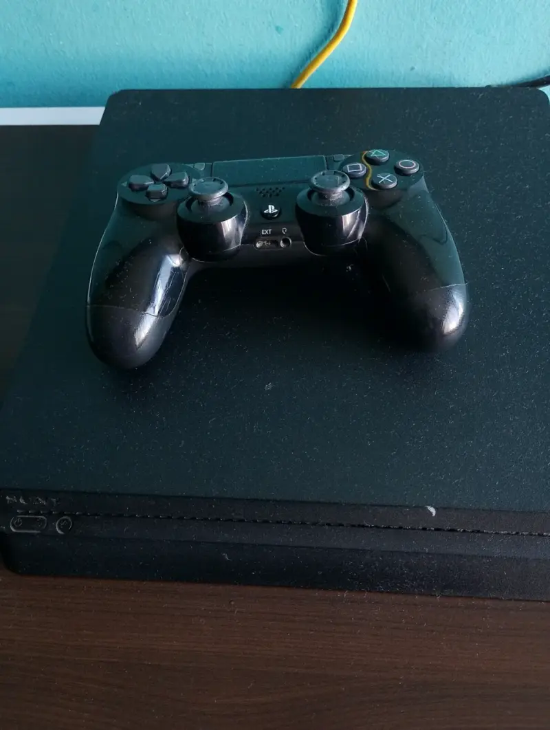 Consola p4 con control y 8 juegos fisicos