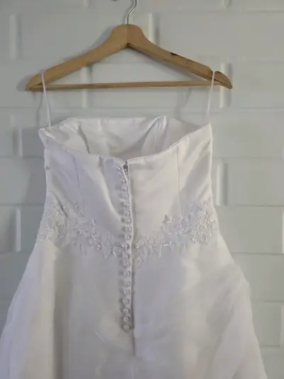 Vestido de novia blanco elegante - miniatura 3