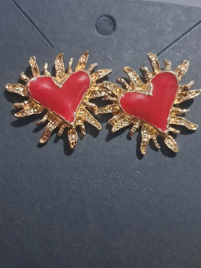 Aros dorados con corazones