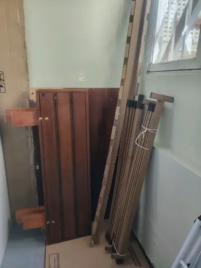 cama de madera y colchón - miniatura 2