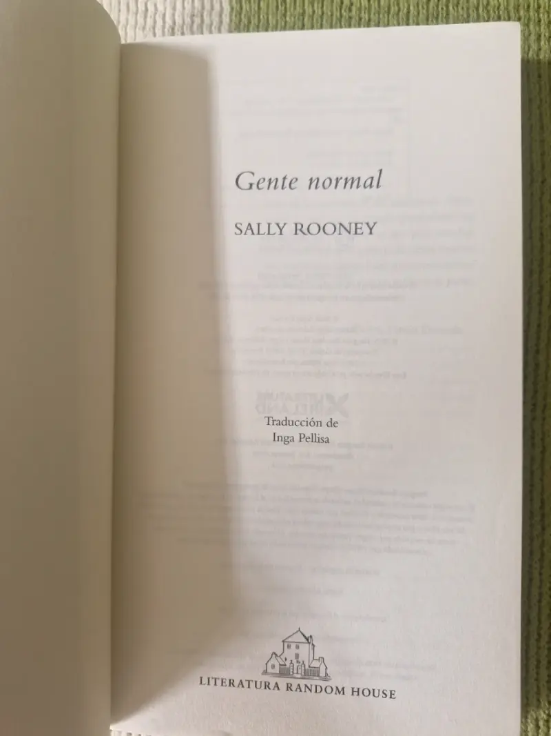 Libro Gente Normal de Sally Rooney - 2