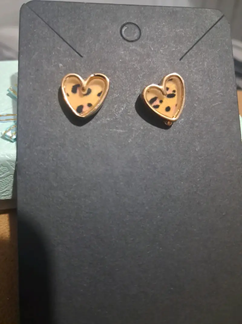 Aros de corazón animal print