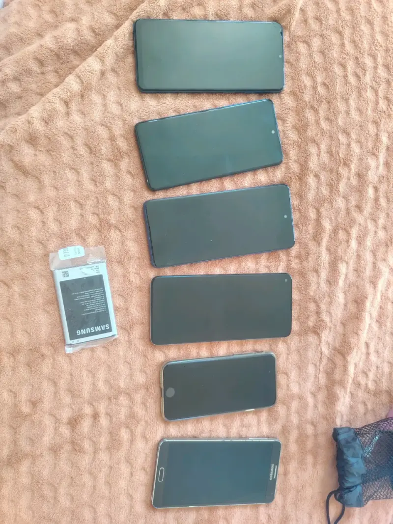Lote de seis celulares usados - 1