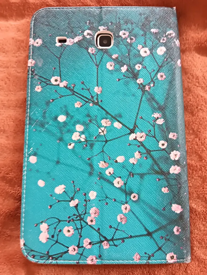 Tablet Samsung con funda floral - 2