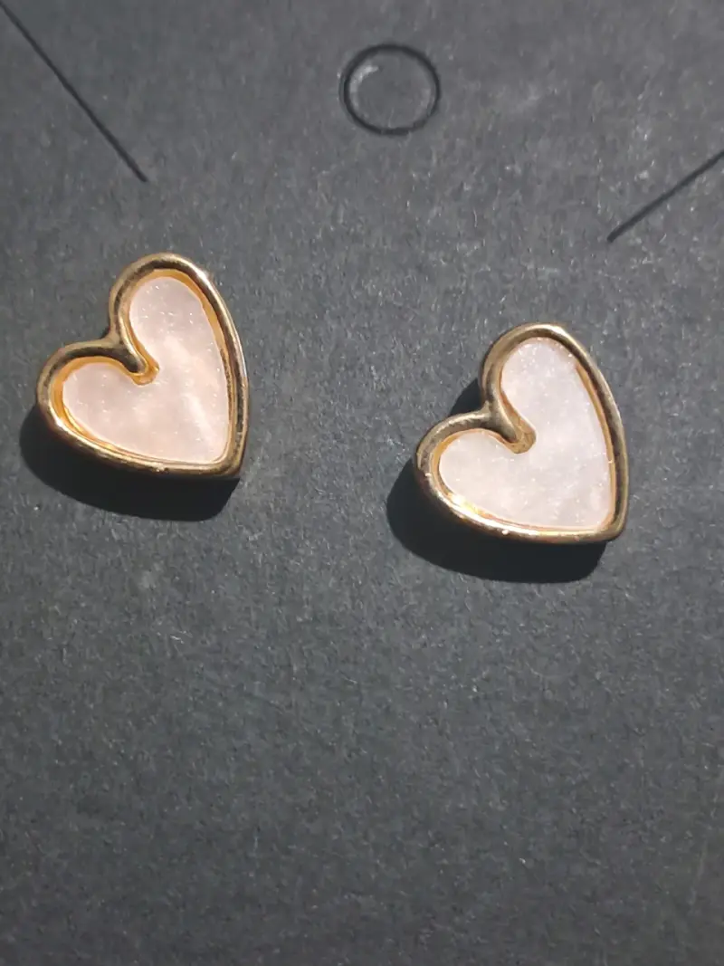 Aros de corazón blanco