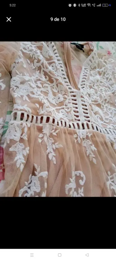 Vestido de noche con encaje plateado - miniatura 4