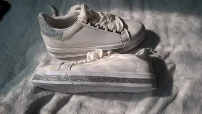 Zapatillas blancas casuales - miniatura 2