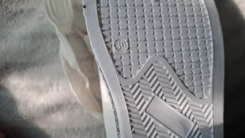 Zapatillas blancas casuales - 4