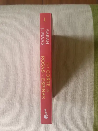 Libro 'Una corte de rosas y espinas' - miniatura 4
