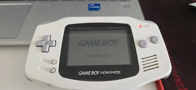 Game Boy Advance blanca - 1