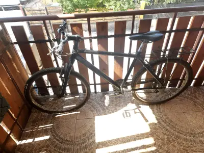 Bicicleta  negra usada - miniatura 1