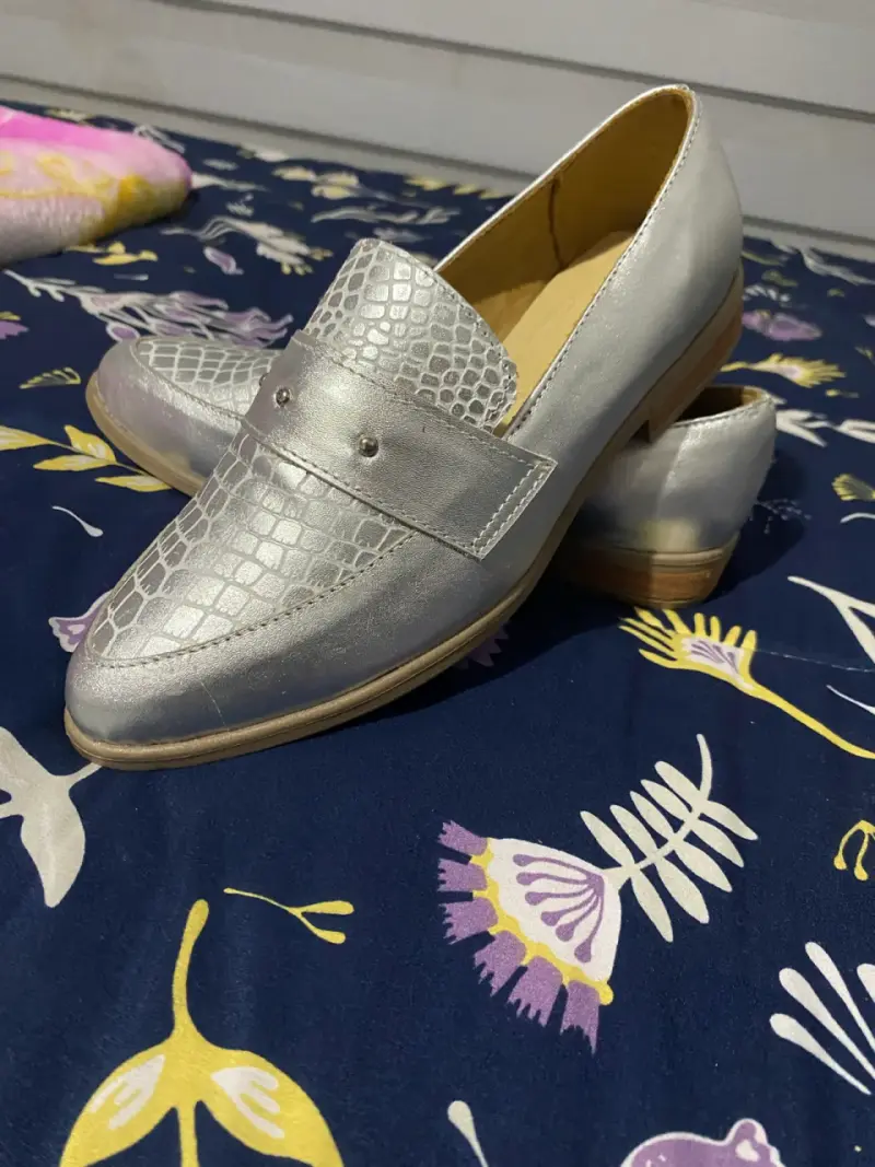 Zapatos mocasines plateados
