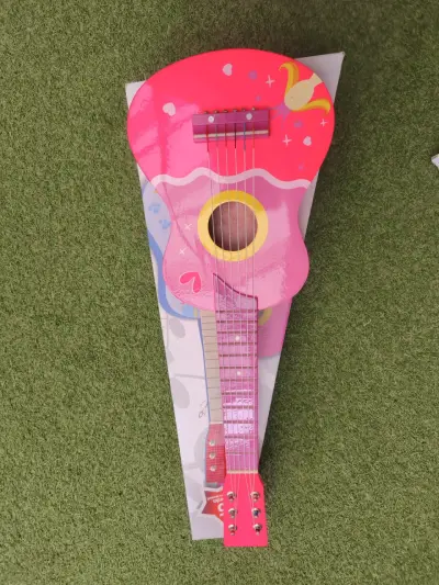 Guitarra infantil rosada - miniatura 1