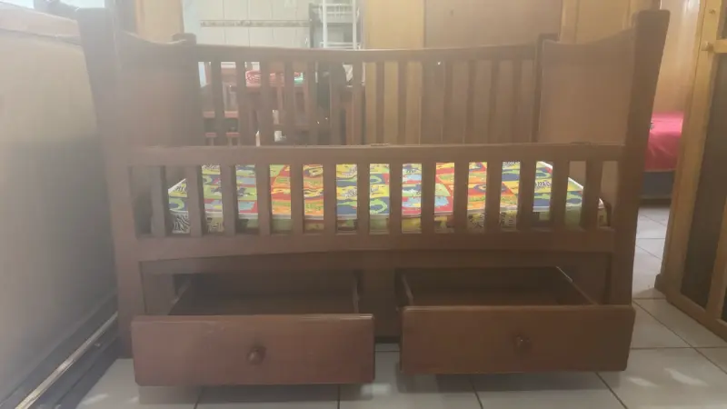 Cuna de madera con colchón infantil - 3