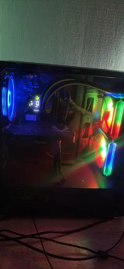 PC Gamer con iluminación RGB - miniatura 1