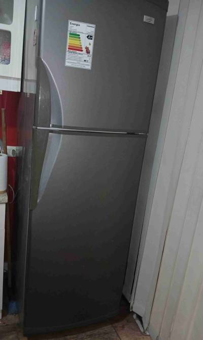 Refrigerador plateado doble puerta - miniatura 1
