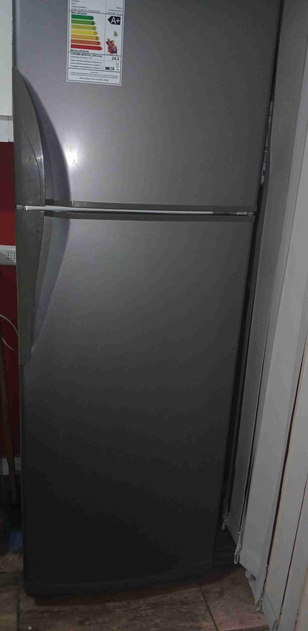 Refrigerador plateado doble puerta - 4