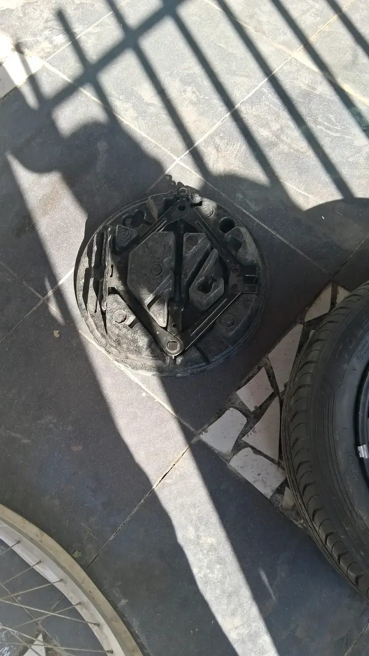 Rueda de repuesto con llanta - 5