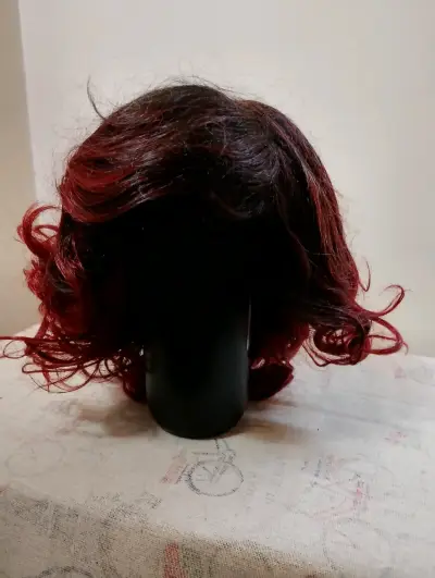 Peluca corta rojo oscuro - miniatura 1
