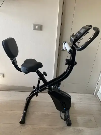 Bicicleta estática con monitor LCD - miniatura 2