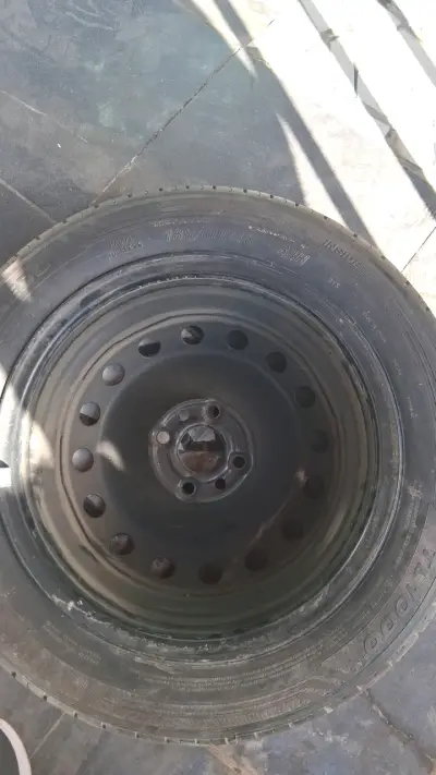 Rueda de repuesto 185/60R15 - miniatura 1