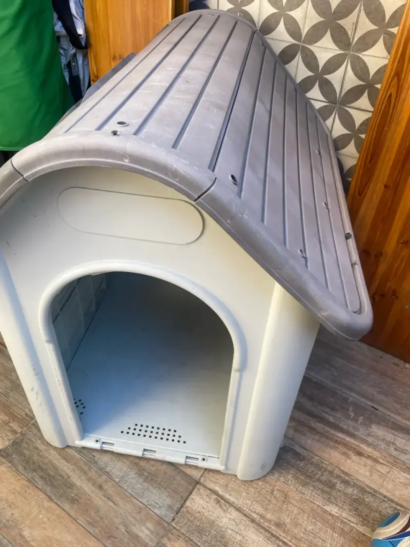 Casa para perro de plástico
