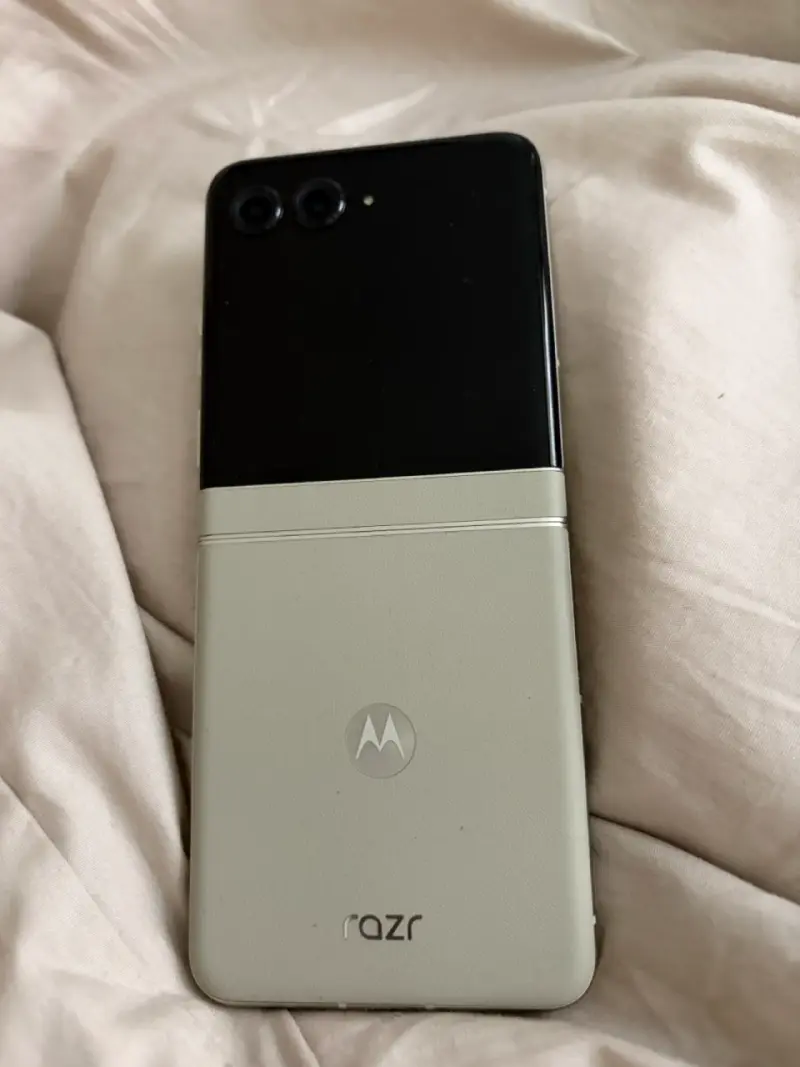 Motorola Razr 50 Beige 12+512gb - 3