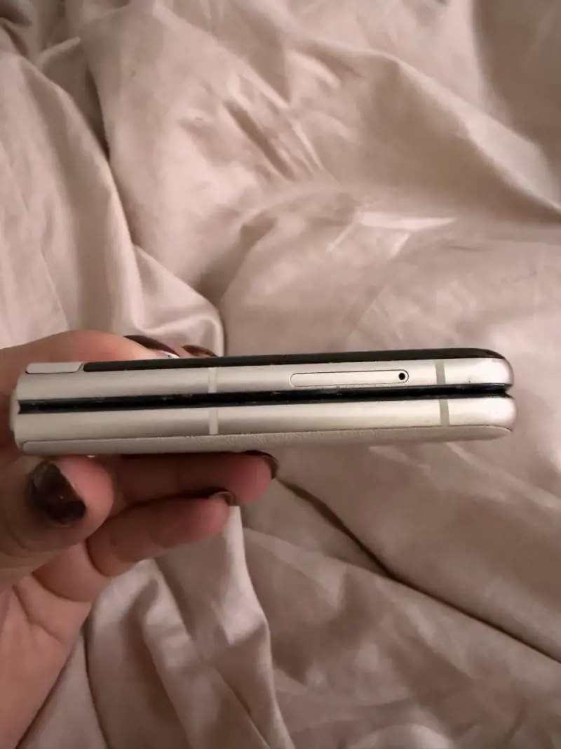 Motorola Razr 50 Beige 12+512gb - 5