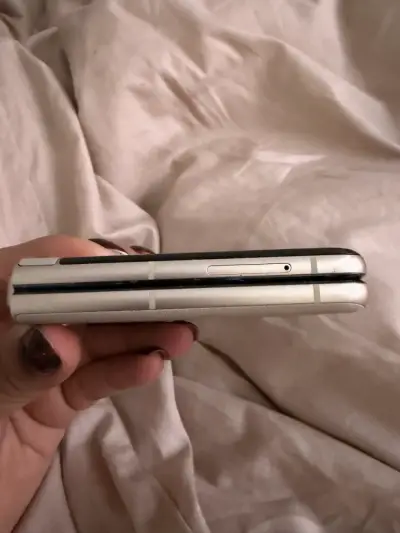 Motorola Razr 50 Beige 12+512gb - miniatura 5