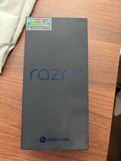 Motorola Razr 50 Beige 12+512gb - miniatura 6