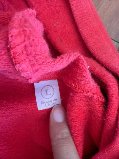 Polerón rojo con capucha y diseño - miniatura 4