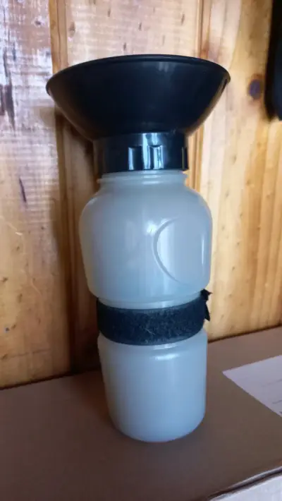 Botella de agua para perros - miniatura 2