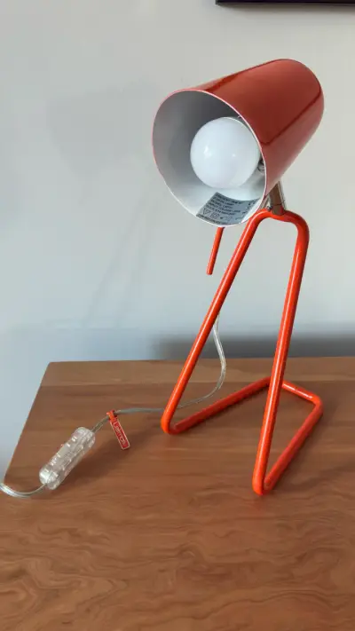 Lámpara de escritorio naranja Leitmotiv - miniatura 1