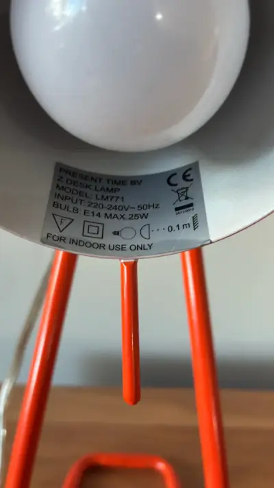Lámpara de escritorio naranja Leitmotiv - miniatura 6