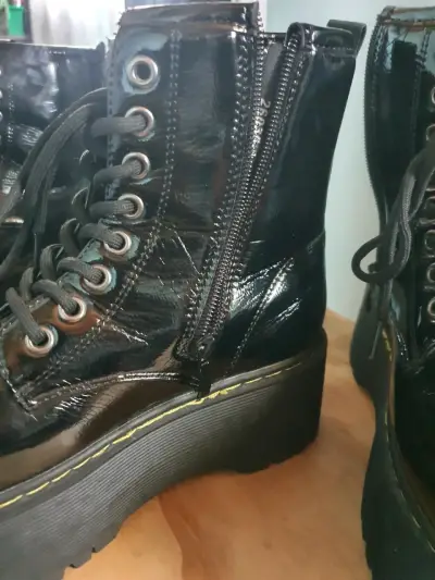 Botas negras de charol con plataforma (6 cm) - miniatura 2