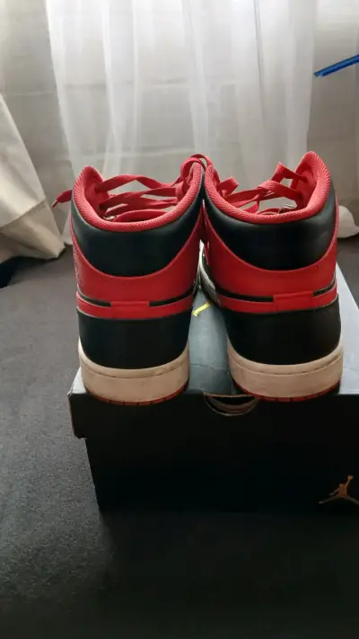 Zapatillas deportivas rojas y negras - miniatura 6