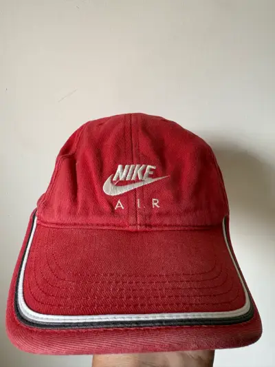 Gorro deportivo Nike rojo - miniatura 1