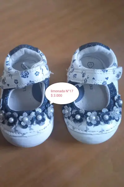 Zapatos de bebé decorados - miniatura 2