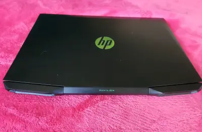 Laptop HP Pavilion negra - miniatura 2